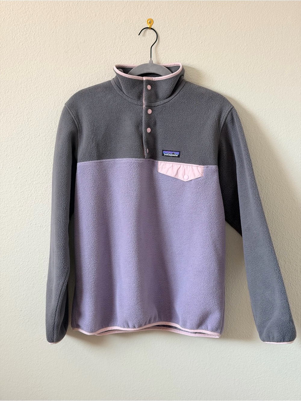 Patagonia Women’s Two-Tone Gray & Lavender Synchilla Snap-T Fleece Pullover